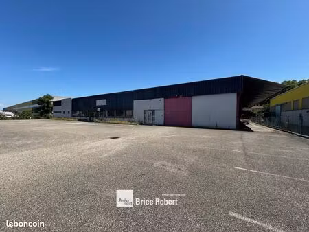 local d'activité 2 200 m²