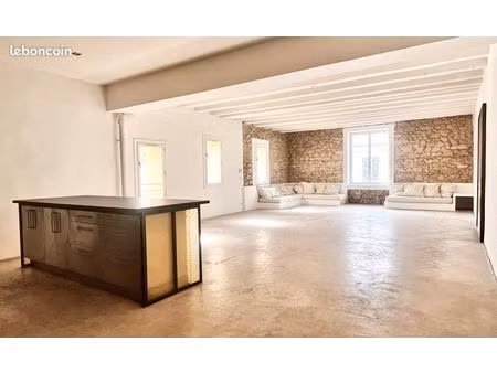 beaux volumes 118 m² – showroom / bureaux – saint-victor marseille 7e