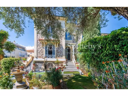 hôtel particulier à vendre dans le quartier chambrun