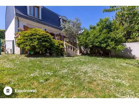 maison de luxe à vendre dans le quartier mocquet
