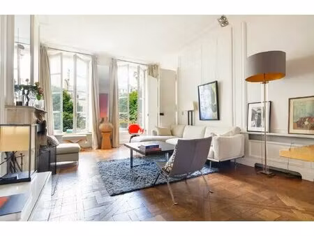 cherche midi. au 2ème étage avec ascenseur d'un superbe hôtel particulier du xviiième sièc