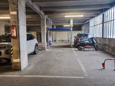 a louer parking rue lauriston métro trocadero