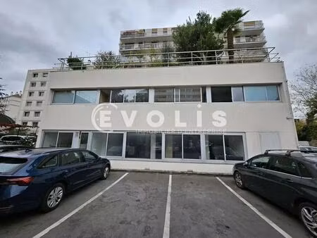 location bureaux 277 m² à 776 m²