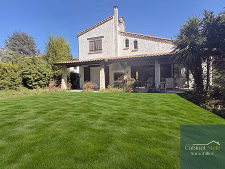 au coeur du bourg de bouliac maison traditionnelle de 209m2
