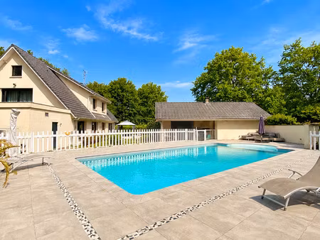 maison 8 pieces garage piscine