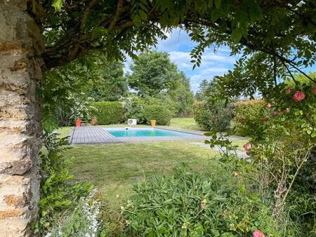 maison briarde avec dépendances sur terrain de 2100 m2 avec piscine