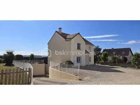 maison contemporaine spacieuse avec piscine à bouville