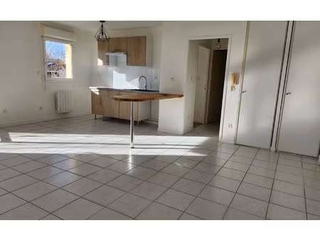 location appartement  m² t-2 à le barp  730 €