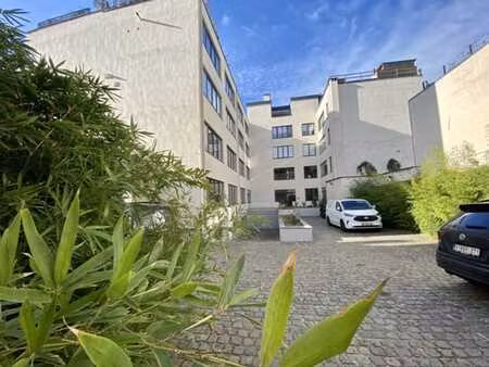 place sainte catherine : bureau de 402m² + pks