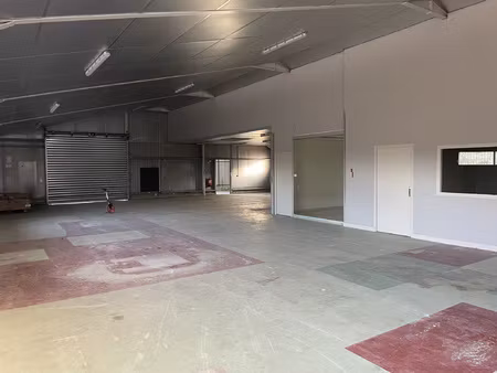 a louer local d'activite avec bureaux et entrepot