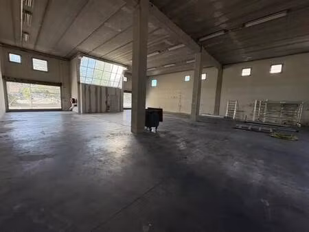 location local d’activités aubagne 13400 425m²