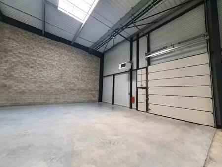vente local d’activités brie comte robert 77170 428m²