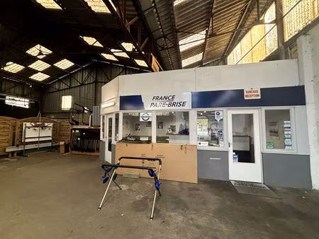 a vendre - local commercial fontenay le comte 723 m2