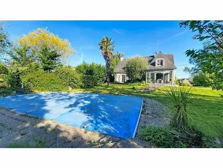 cléguer : maison individuelle de 220m² avec piscine