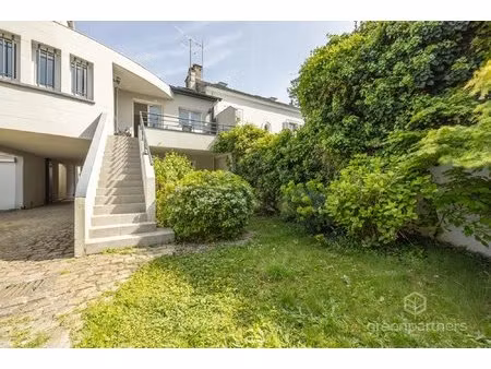 maison familiale dans le quartier des écrivains