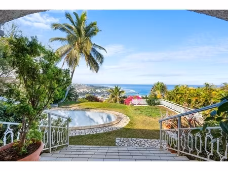 à vendre – villa d’exception avec vue panoramique sur mer et port – saint-gilles les bains