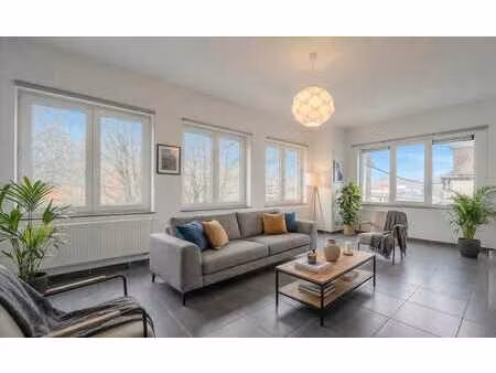 duplex 2 ch en parfait etat avec emplacement de parking