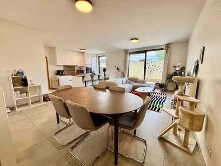 gelijkvloers appartement met ruim terras