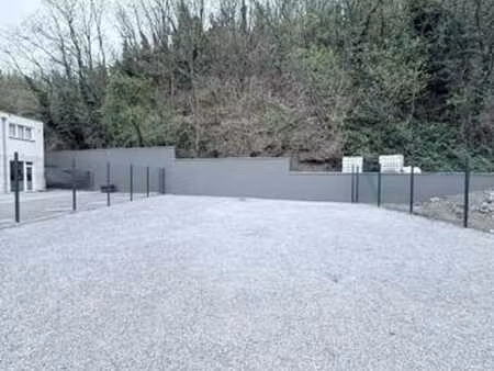 parking privé de 300 m² extérieur