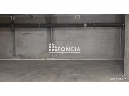 place de stationnement en sous-sol – crépieux / place canellas