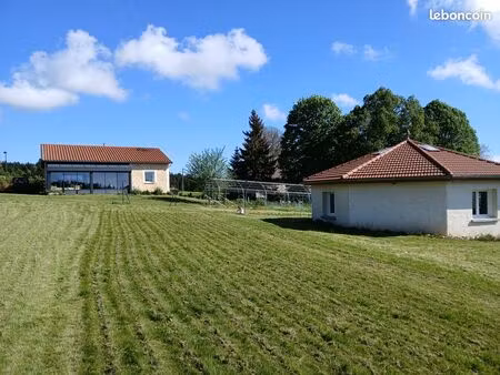 belle maison récente au calme
