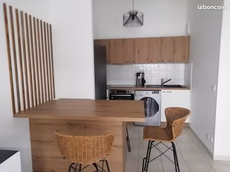 location t2 meublé a l'annee avec grande terrasse
