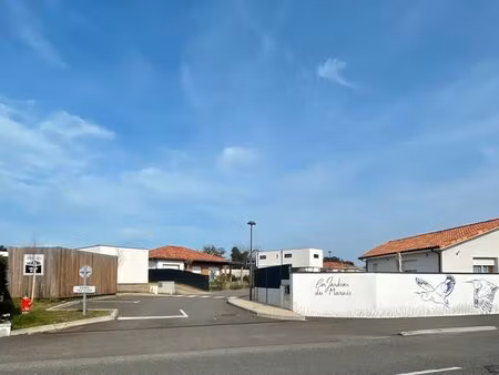 box  parking moto  espace de stockage