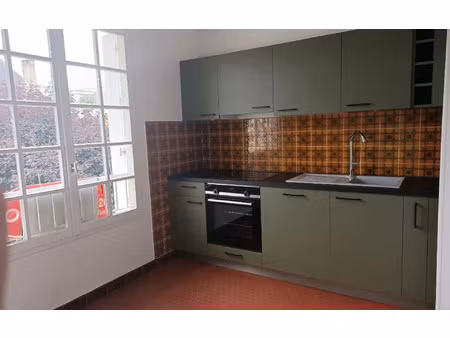 location appartement  m² t-3 à tours  815 €