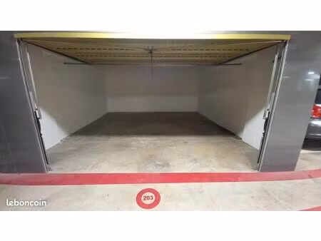 garage double fermé sécurisé 23.5 m²