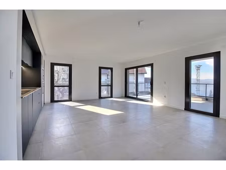 appartement d'exception avec vue sur le léman  un emplacement idéal