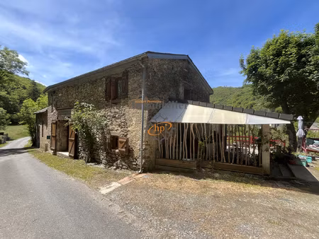 ancienne grange rénovée en 2006 avec terrasse et terrain att
