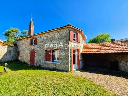 maison en pierre centre bourg la chaize le vicomte
