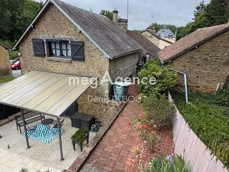 maison en pierre avec jardin et garages