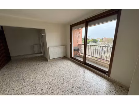 location appartement  93.59 m² t-4 à beaucaire  750 €