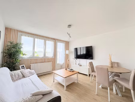 bel appartement de type f3 situé en dernier étage