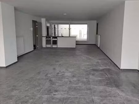 appartement 2 ch avec emplacement de parking.