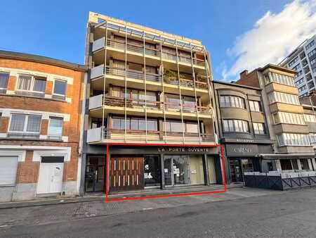 rez-de-chaussée 193 m² - bureaux ou commerce.