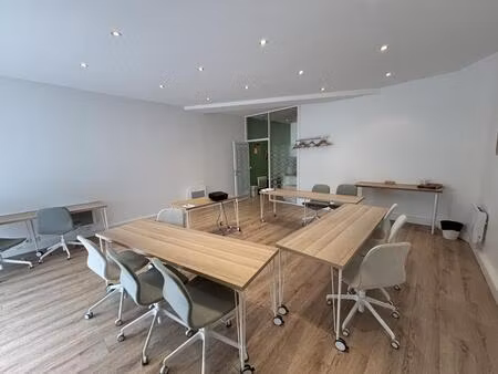 bureaux rénovés au rdc avec entrée sur rue