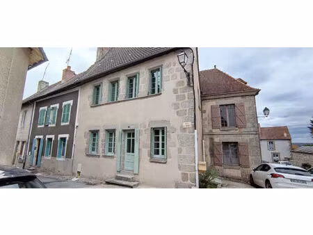 maison en pierres au centre bourg  2 chambres  cuisine aménagée