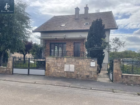a vendre maison (proche bus et écoles) de 168 m2 dans un q