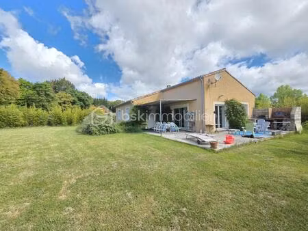maison de plain pied  125 m2 sur terrain plat clos et arboré de 1400 m2