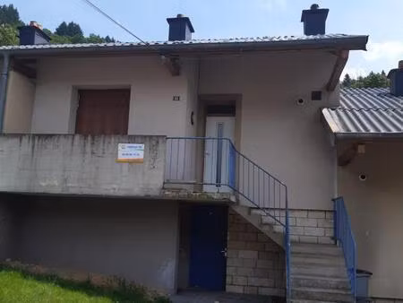 petite maison mitoyenne sur sous sol