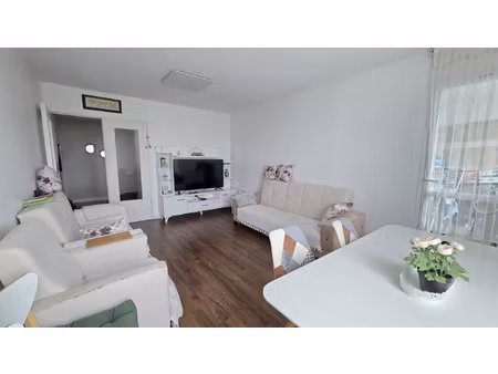 4 pièces - 3 chambres - rangements - cave et parking - rer a