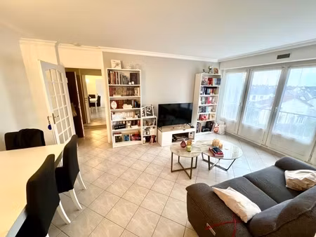 beau appartement 2 pièces de 44m2 avec cave et parking ext. à chennevieres sur marne (9443