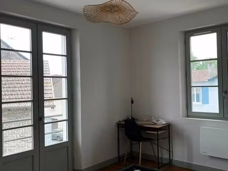 t2 rénové avec balcon – lumineux & prêt à vivre – orthez centre