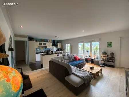 appartement t4 lumineux au dernier étage avec balcon et ascenseur
