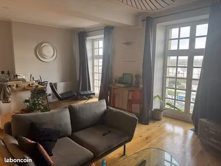 appartement t2 bis sur quai place bourse