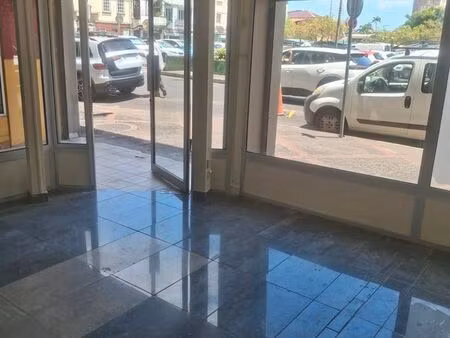 local commercial – emplacement premium petit marché / auchan