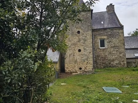 maison en pièrre avec tourelle
