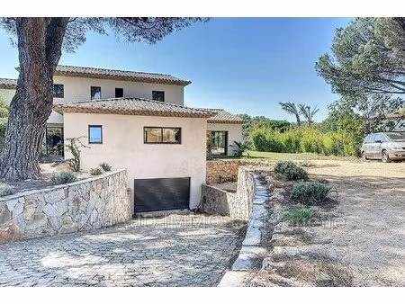 belle villa renovée et agrandi sur 1600m² de terrain a pied du